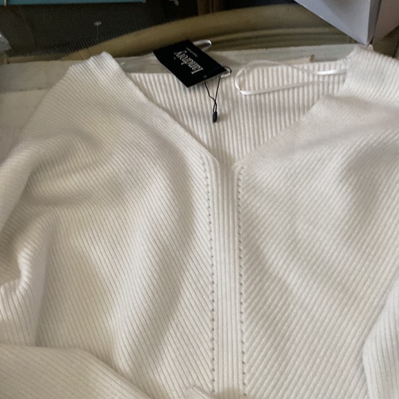 Landroiy white v neck soft sweater - Picture 9 of 15